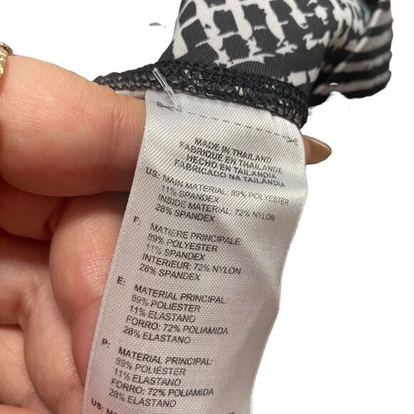 Adidas Women’s S Cropped Capri Legging Black Abstract‎ Geometric Stripe Pattern - Picture 5 of 5